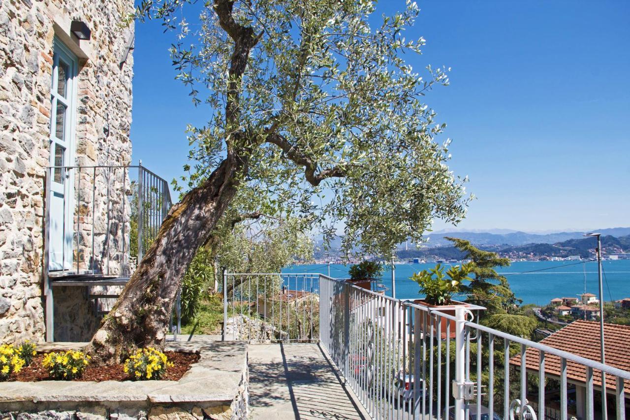 La Terrazza Con L'Ulivo - Guesthouse Con Terrazza E Vista Sul Golfo Dei Poeti ลาสเปเซีย ภายนอก รูปภาพ